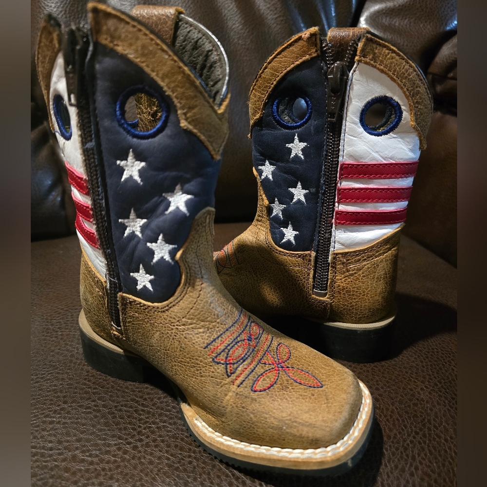 TODDLER SIZE 7.5 WORN ONCE COWBOY BOOTS. SO CUTE. LIKE BRAND NEW